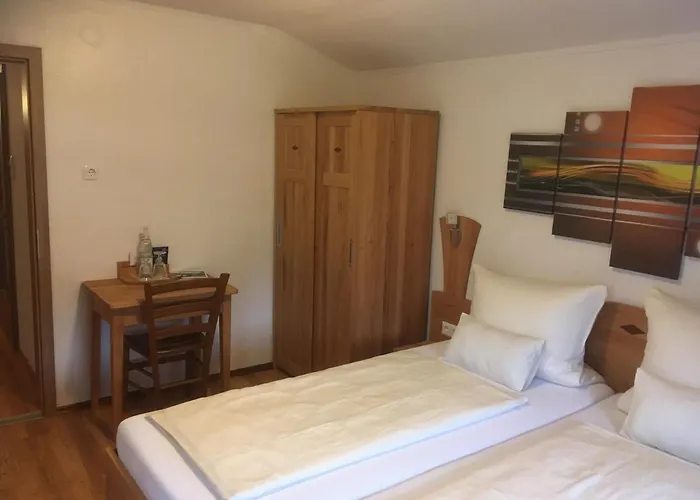 Konukevi Cafe Eckerbrunn 4*
