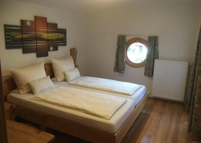 Konukevi Cafe Eckerbrunn 4*